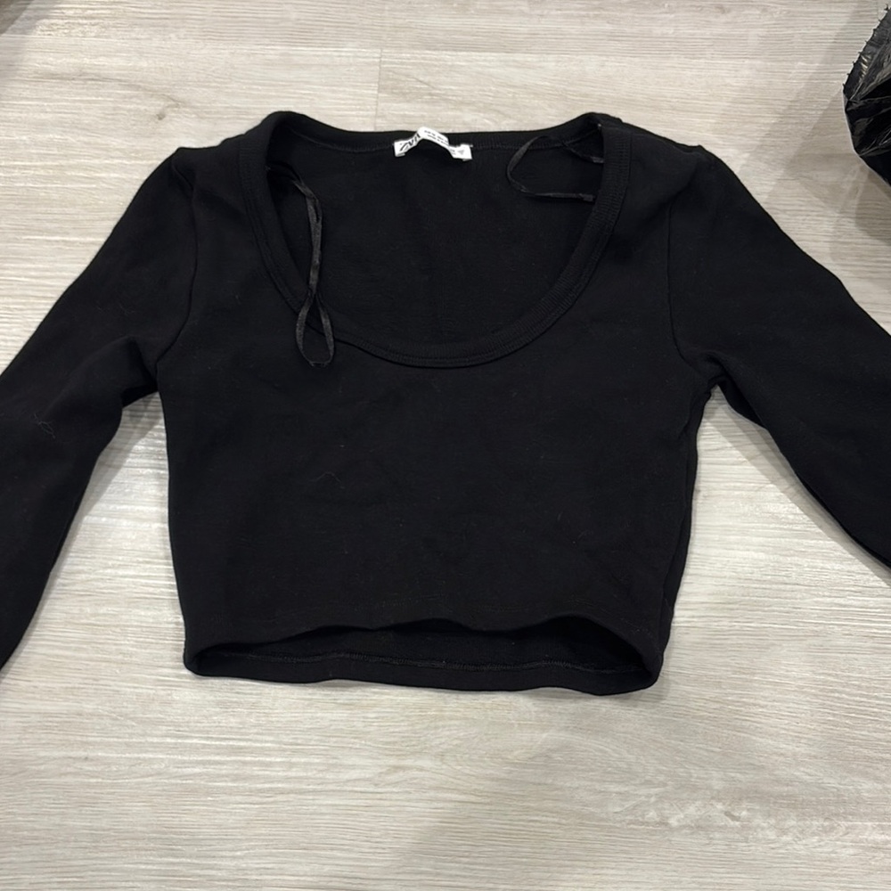 Black Long Sleeve Crop Top